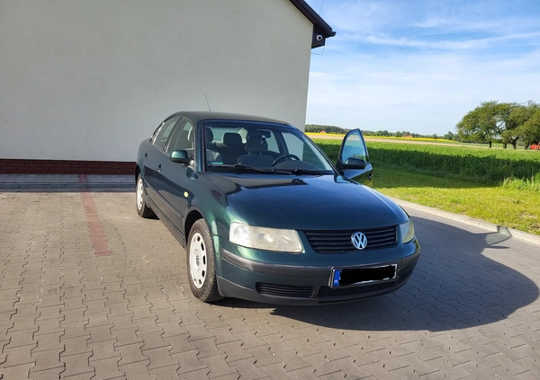 Volkswagen Passat cena 5999 przebieg: 372743, rok produkcji 1999 z Lublin małe 121